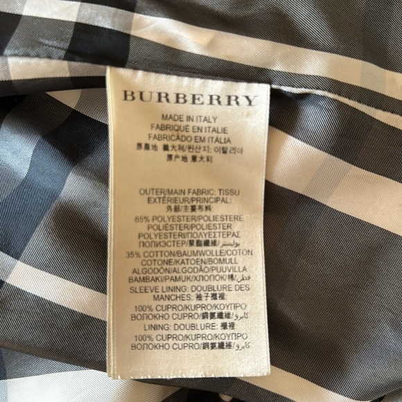 Classic Burberry Trench - Picture 11 of 13